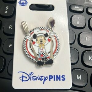 Mickey Dine Pin